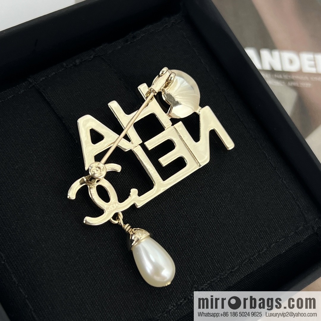 New ☑️ CHANEL Chanel double c gold letter pearl brooch