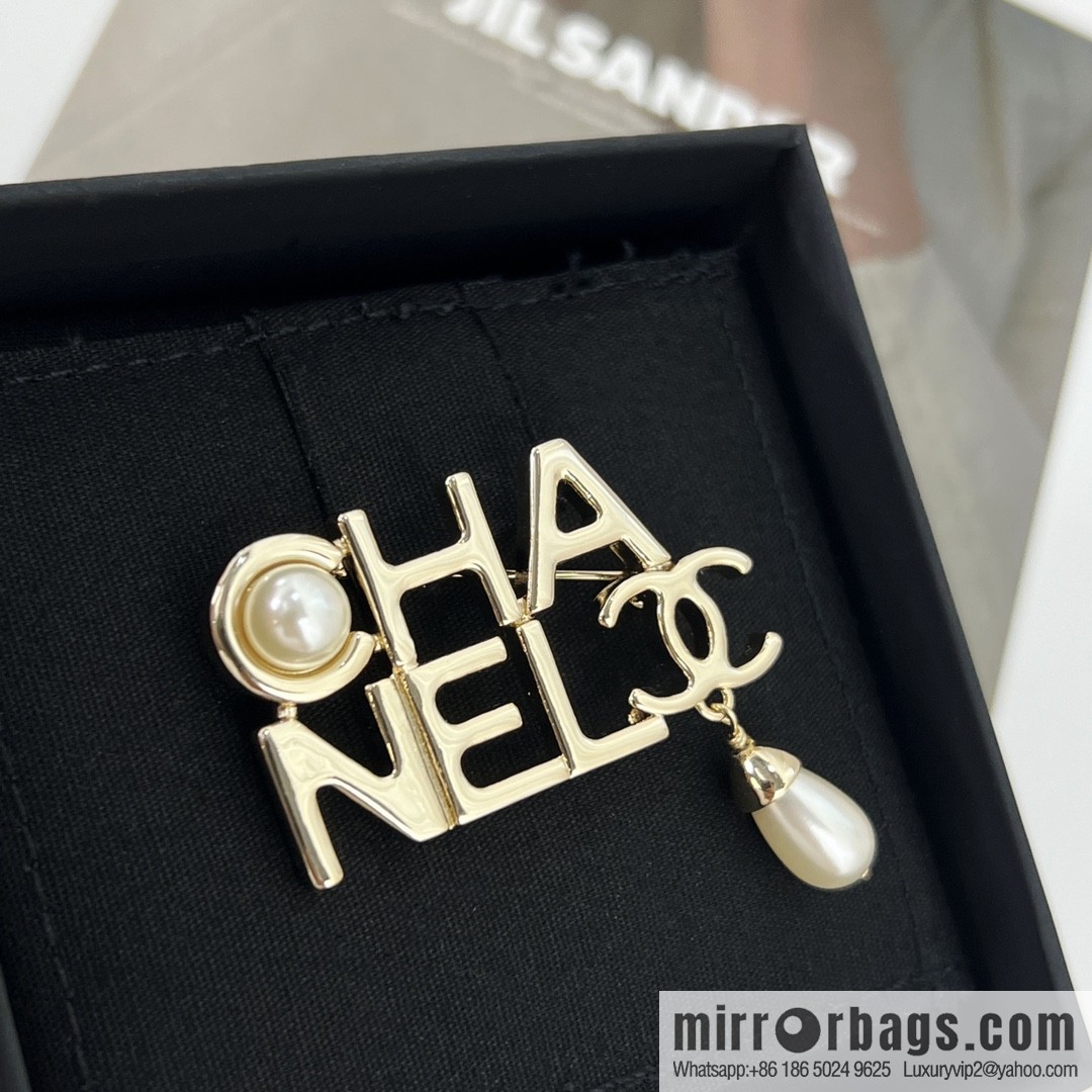 New ☑️ CHANEL Chanel double c gold letter pearl brooch