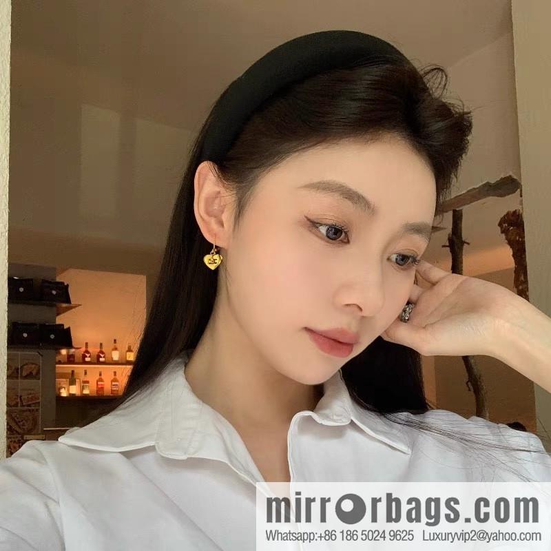 New Celine peach heart love stud earrings