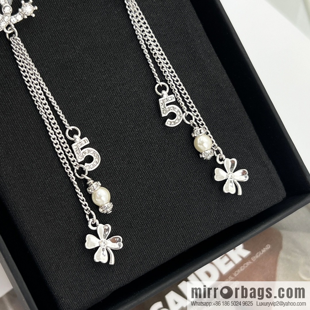 New ☑️ CHANEL Chanel double c fringed 5 word four leaf clover pearl stud earrings