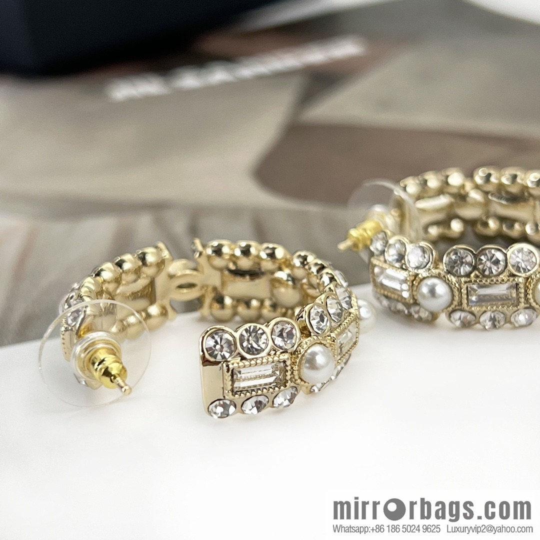 New ☑️ CHANEL Chanel double c square diamond stud earrings