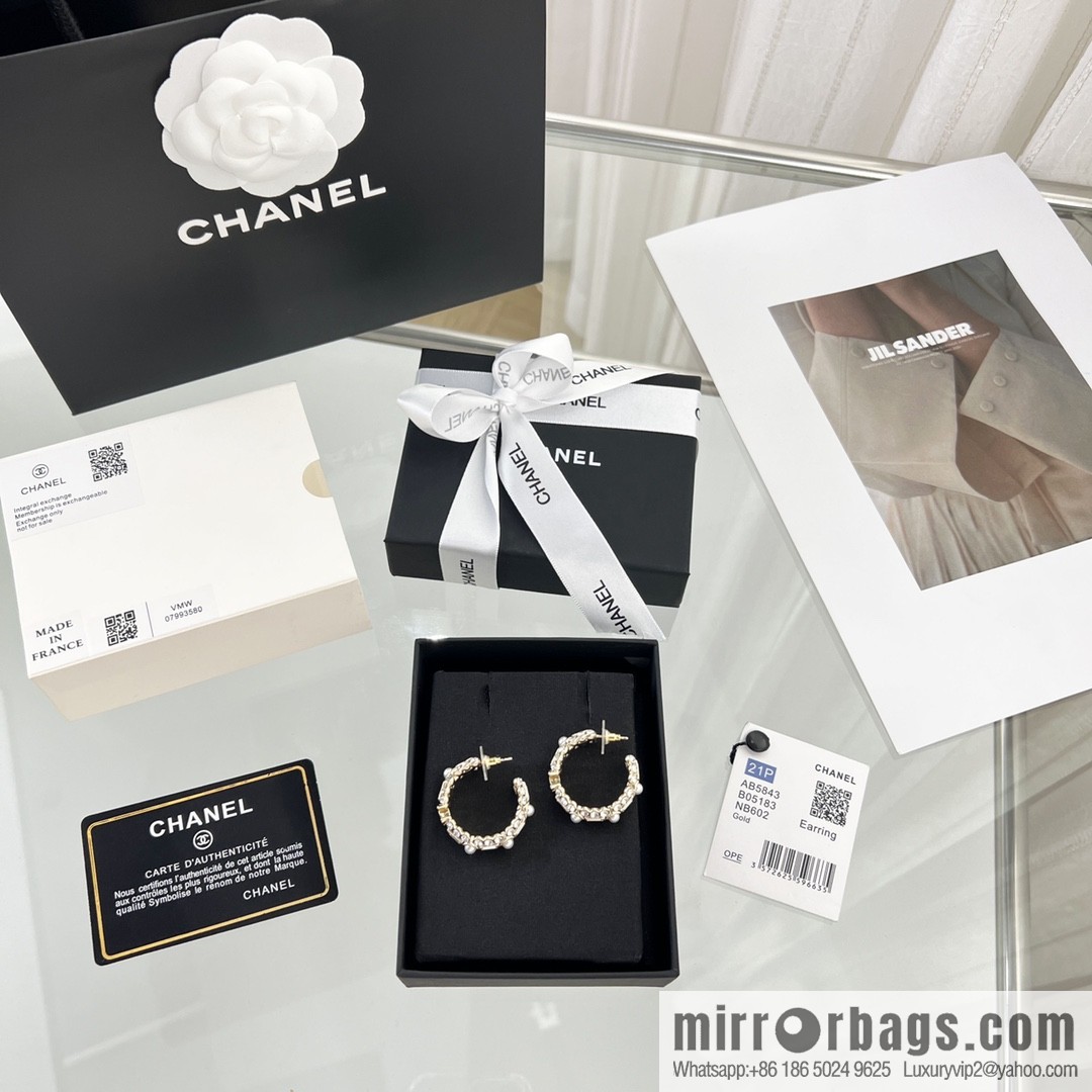 New ☑️ CHANEL Chanel double c square diamond stud earrings