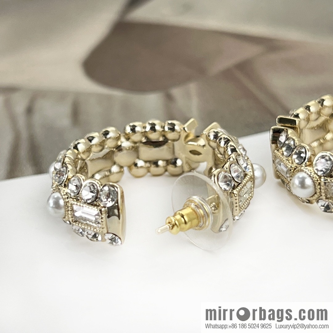 New ☑️ CHANEL Chanel double c square diamond stud earrings