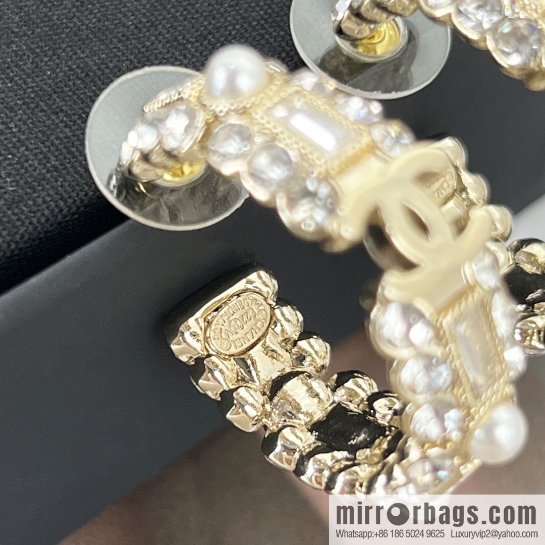 New ☑️ CHANEL Chanel double c square diamond stud earrings