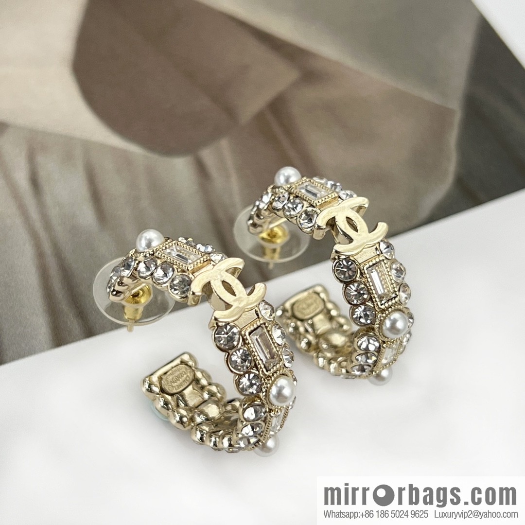 New ☑️ CHANEL Chanel double c square diamond stud earrings