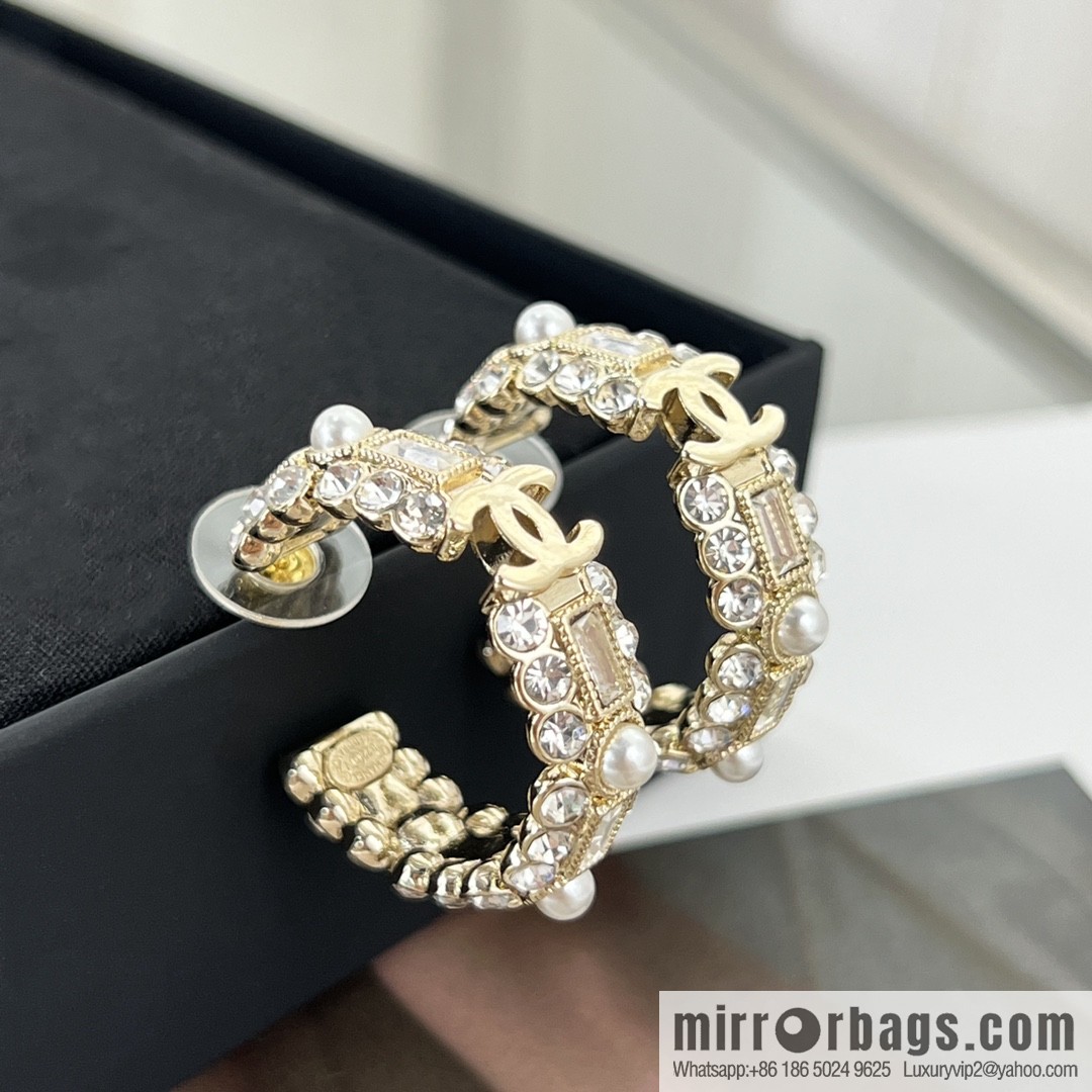 New ☑️ CHANEL Chanel double c square diamond stud earrings