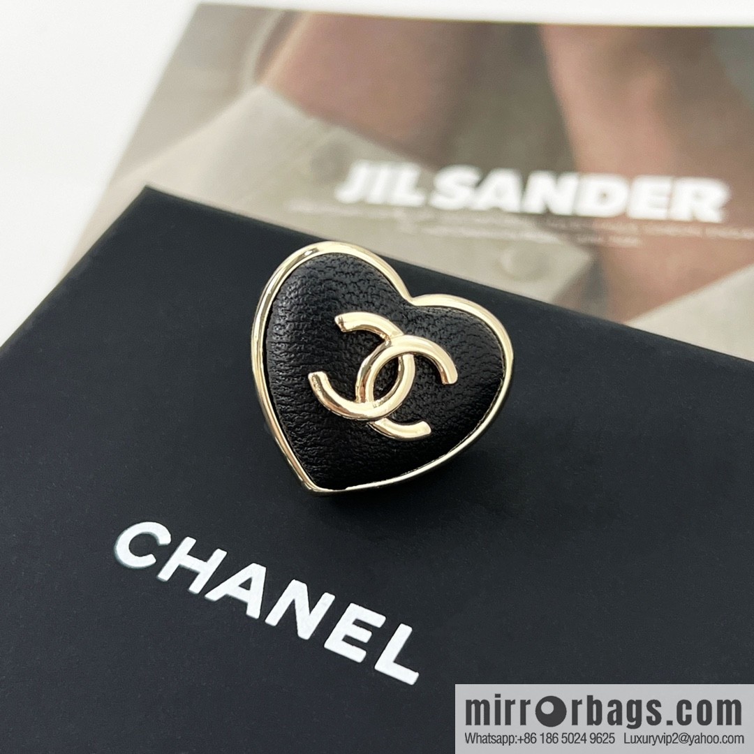 New ☑️ CHANEL Chanel double c peach heart brooch