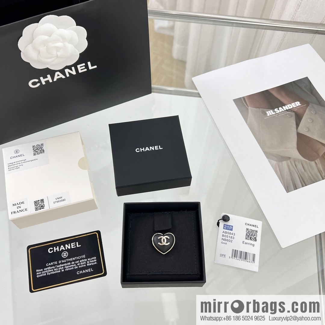 New ☑️ CHANEL Chanel double c peach heart brooch
