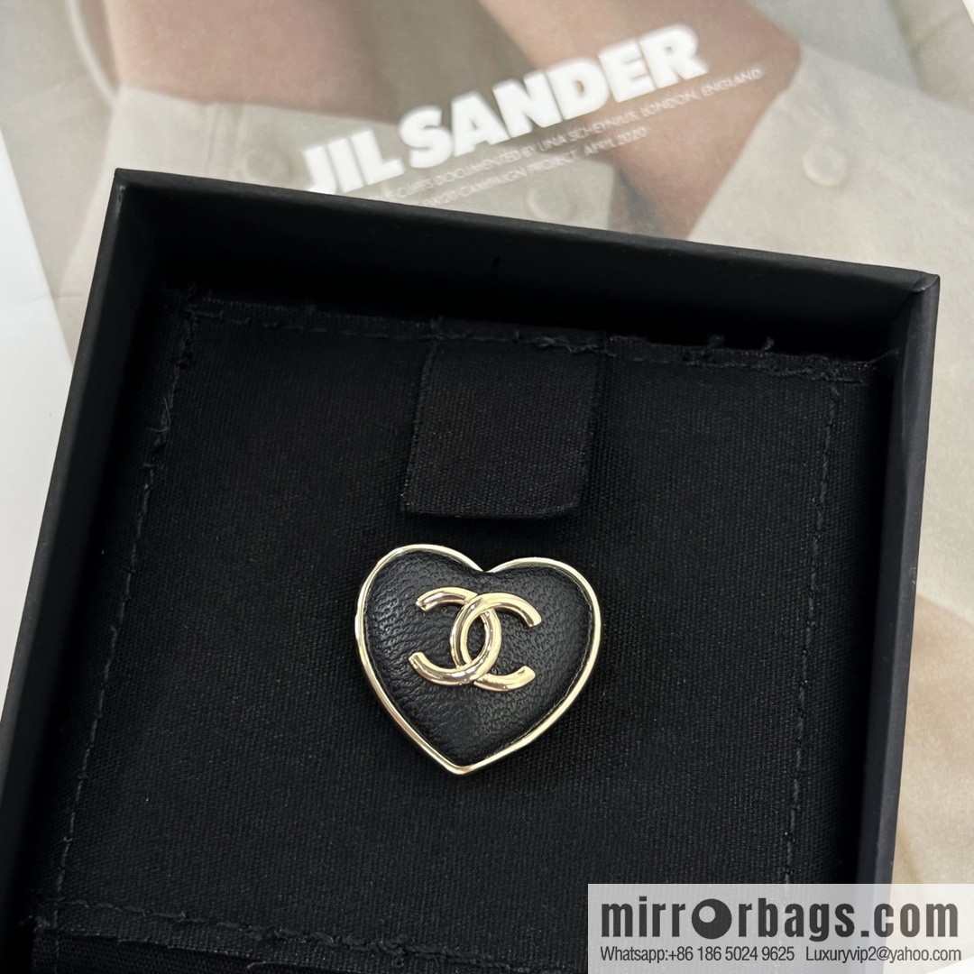 New ☑️ CHANEL Chanel double c peach heart brooch