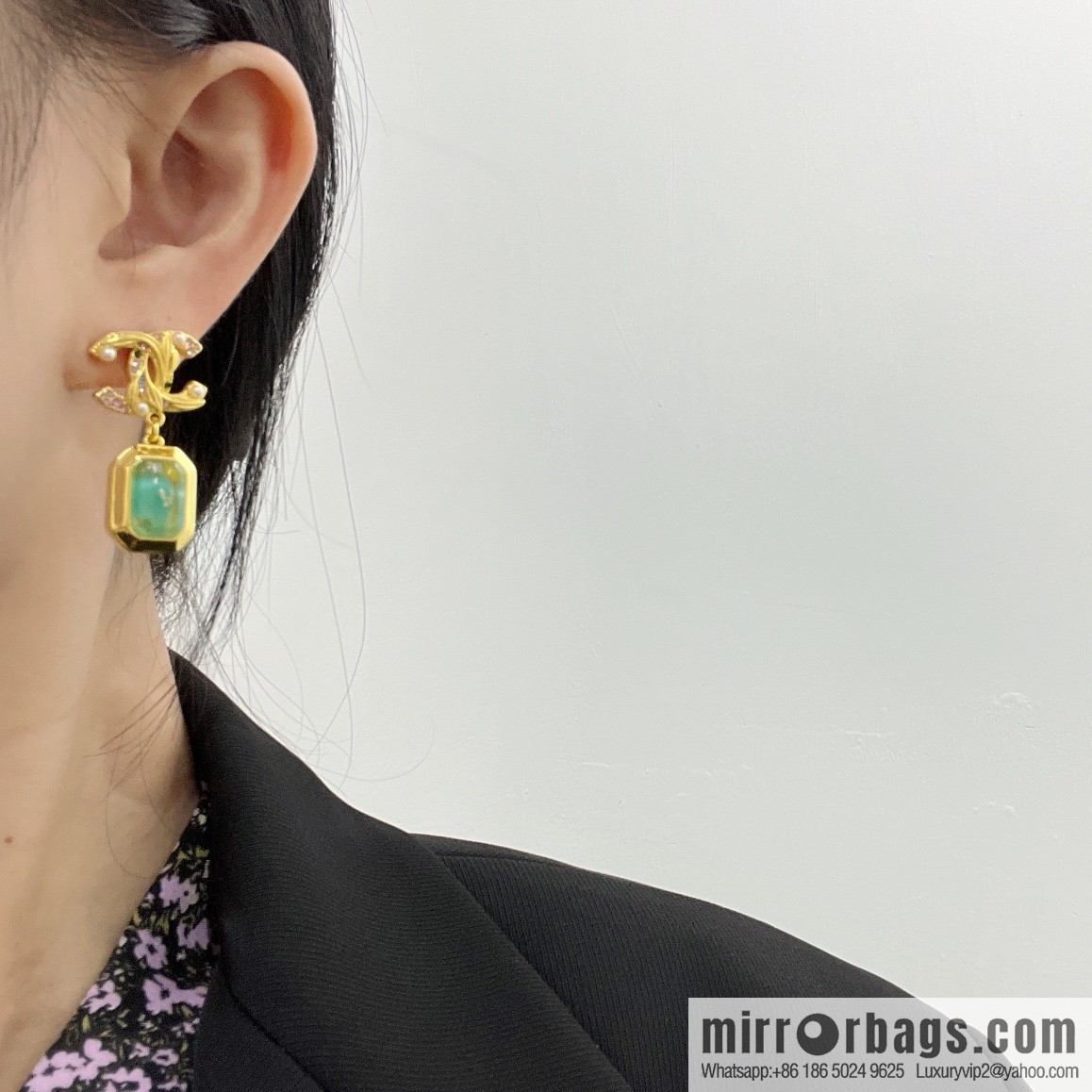 New ☑️ CHANEL Chanel c2 double c green square stud earrings