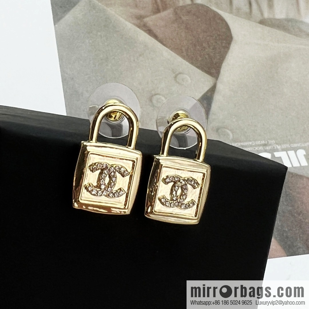 New ☑️ CHANEL Chanel c1 double c lock 🔒 stud earrings