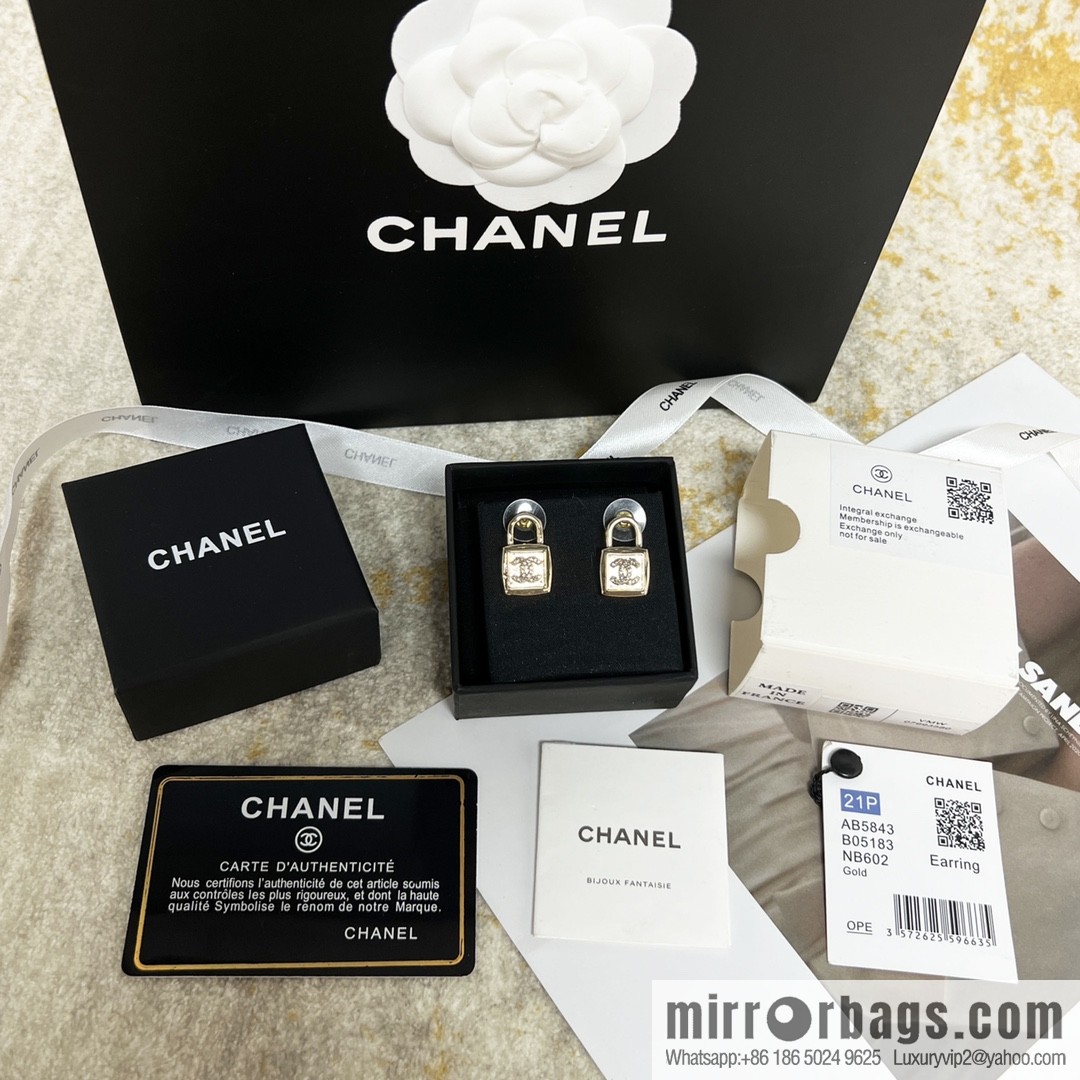 New ☑️ CHANEL Chanel c1 double c lock 🔒 stud earrings