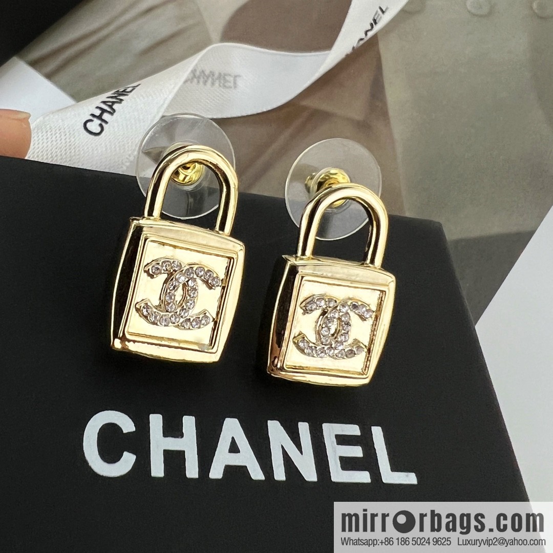 New ☑️ CHANEL Chanel c1 double c lock 🔒 stud earrings