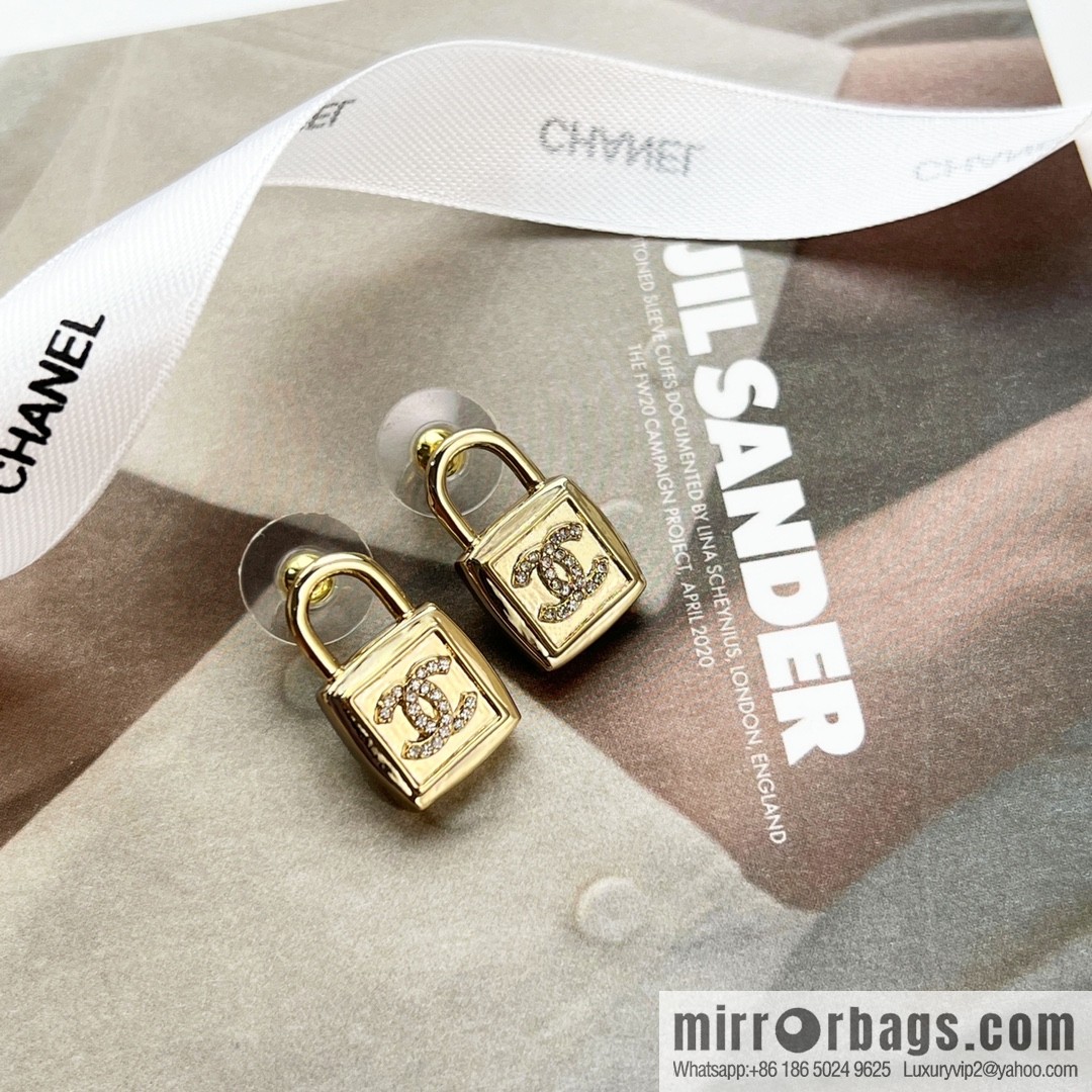 New ☑️ CHANEL Chanel c1 double c lock 🔒 stud earrings