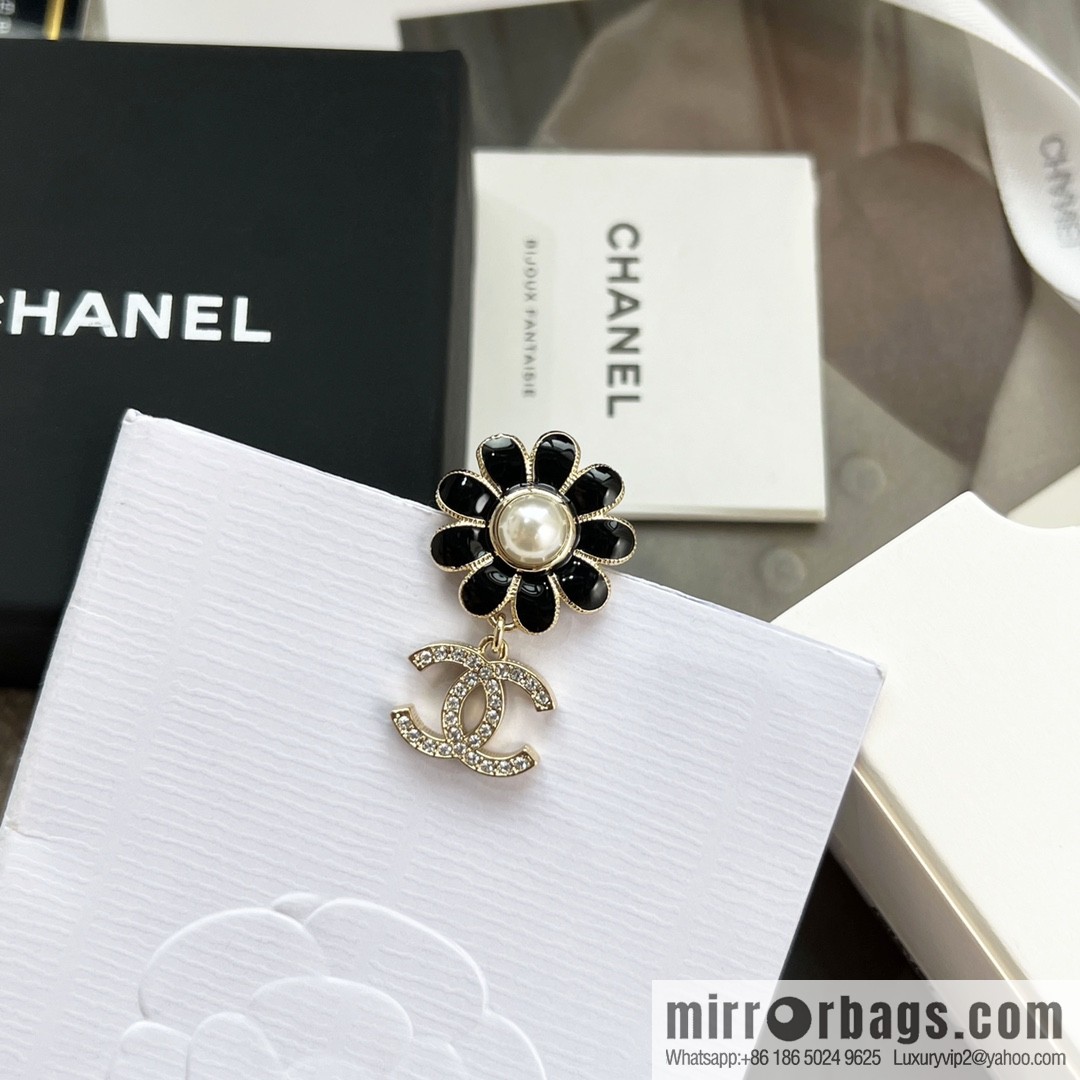 New ☑️ Chanel double c Camellia brooch