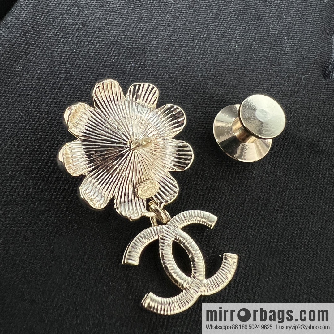 New ☑️ Chanel double c Camellia brooch