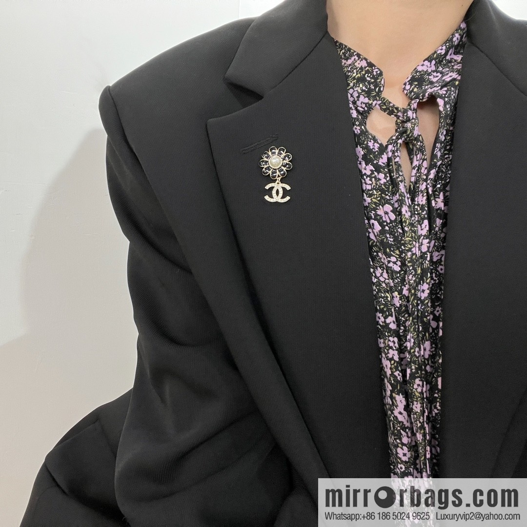 New ☑️ Chanel double c Camellia brooch