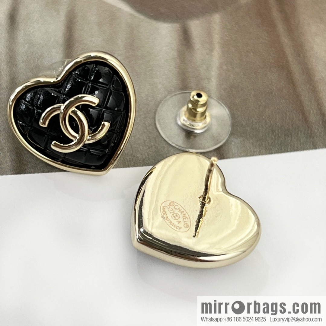 New ☑️ CHANEL Chanel c1 double c peach heart love stud earrings