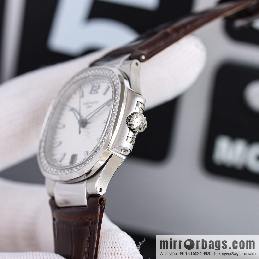 Patek Philippe Sports Elegant Nautilus Belt Women's Watch PP7118 Customized Edition 9015 Machine Modified Cal.324sc Automatic Movement