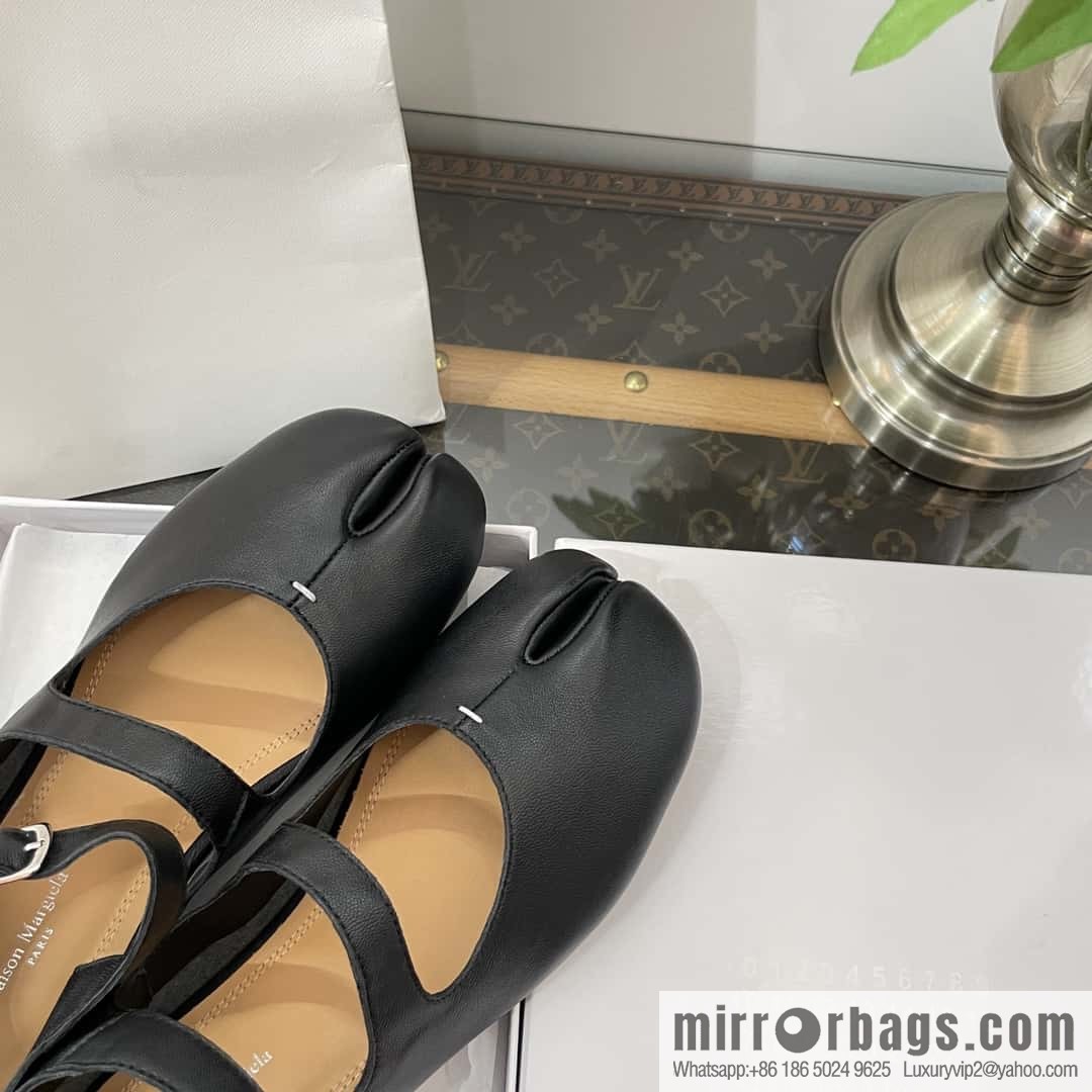 𝐌𝐚𝐢𝐬𝐨𝐧𝐌𝐚𝐫𝐠𝐢𝐞𝐥𝐚|| Margiela Split-toed Ballet Shoes