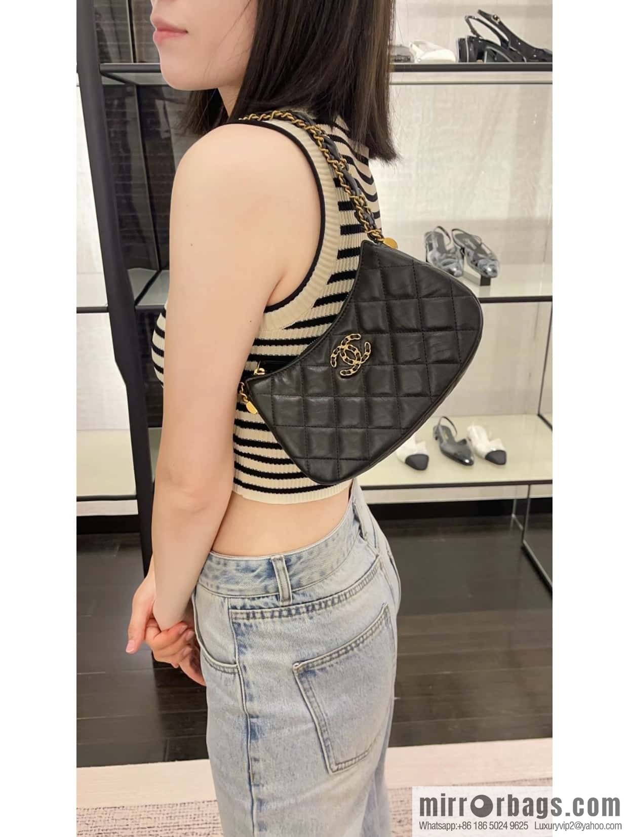 CHANEL 23k 19hobo small armpit bag AP3647 black