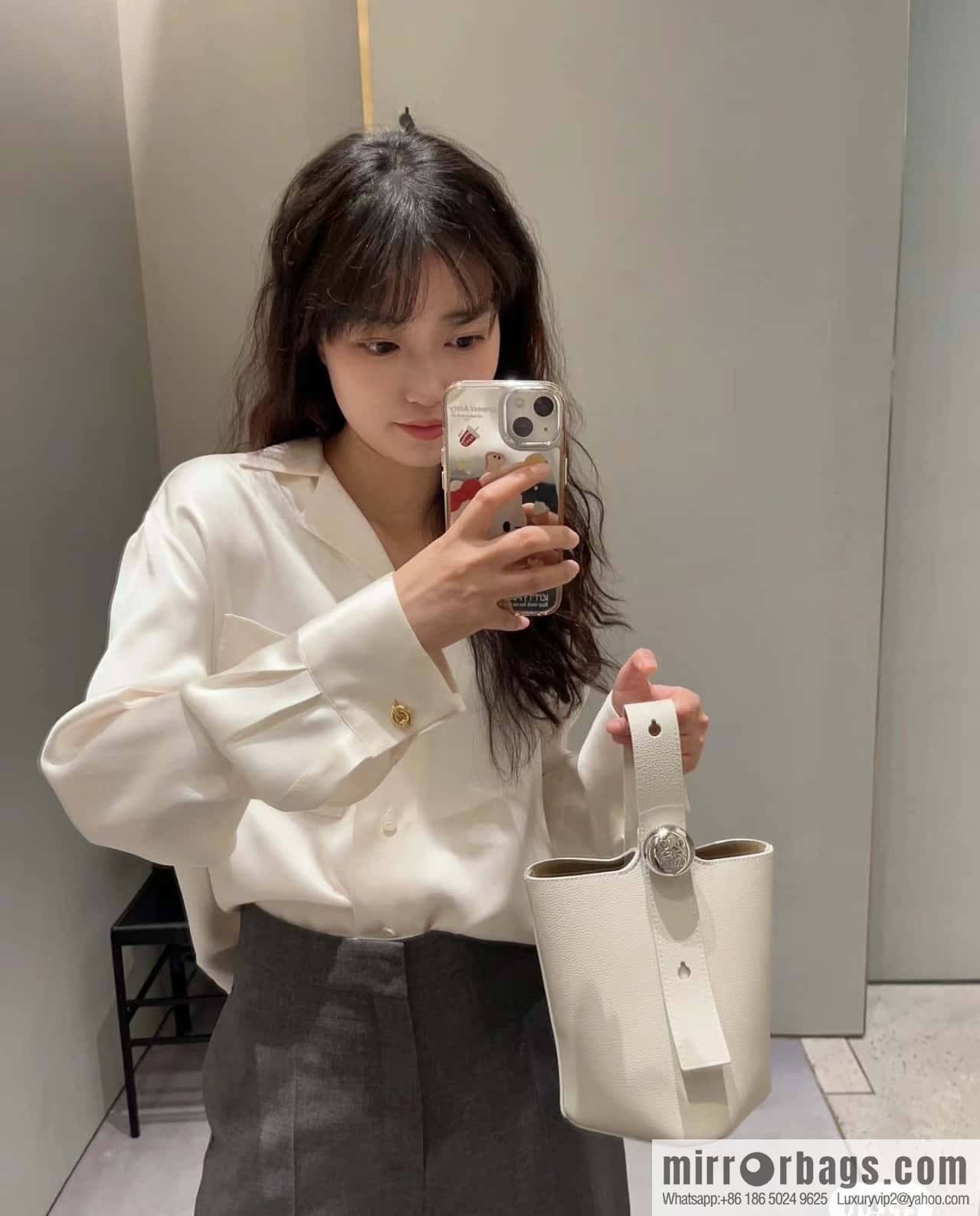 LOEWE latest 𝑷𝒆𝒃𝒃𝒍𝒆 bucket bag 0705 lychee pattern white
