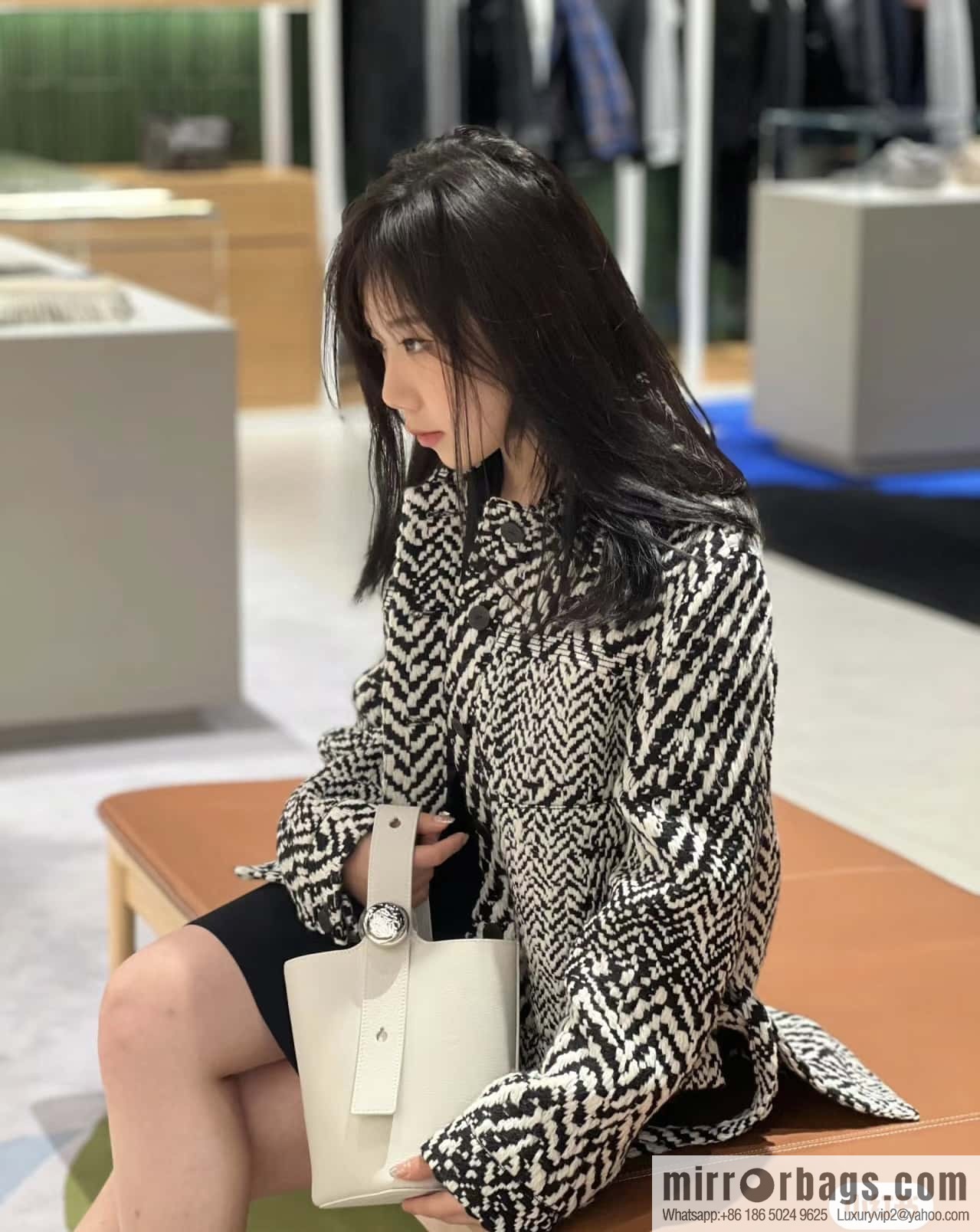 LOEWE latest 𝑷𝒆𝒃𝒃𝒍𝒆 bucket bag 0705 lychee pattern white
