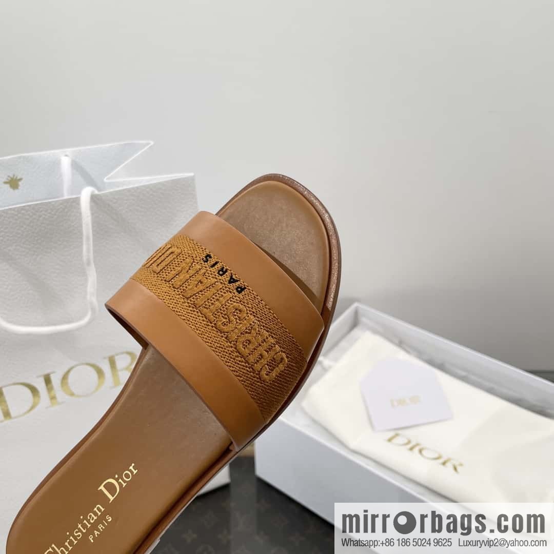 DIOR spring and summer new leather embroidered flat-bottomed slippers series
