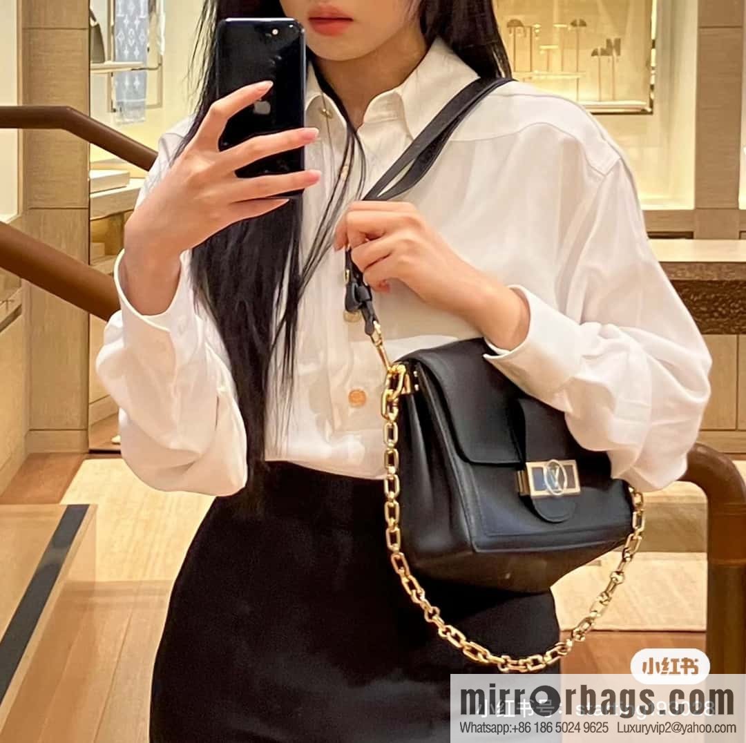 LV M25209 DAUPHINE SOFT M handbag