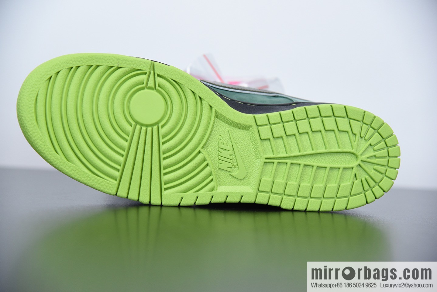 Concepts x Nike SB Dunk Low Green Lobster Unisex The same sneakers item number: BV1310-337