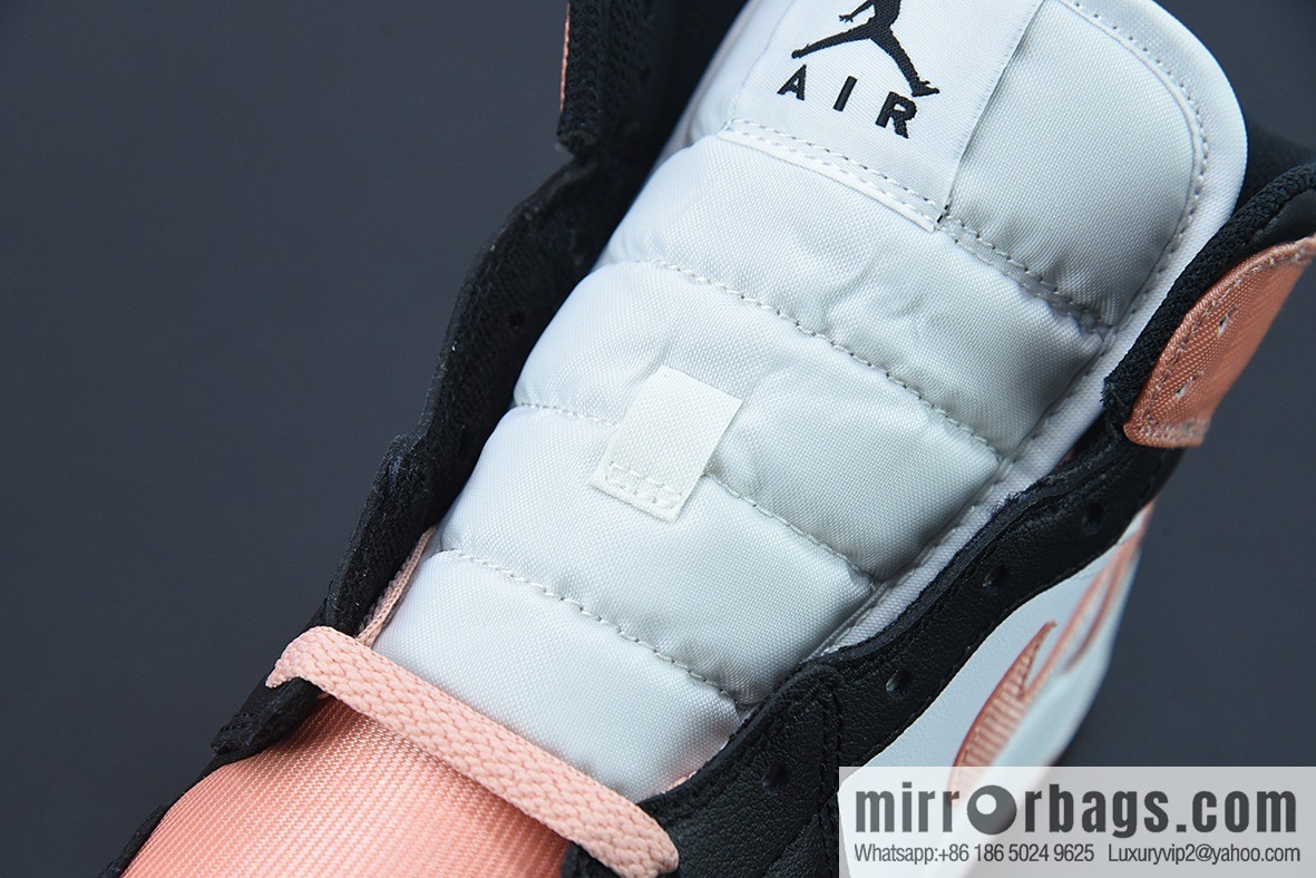 Air Jordan 1 Mid black and white powder aj1 middle help series item number: DM9077-108SIZE