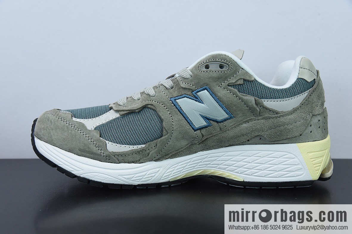 New Balance 2002 Vintage Casual Running Shoes M2002RDD