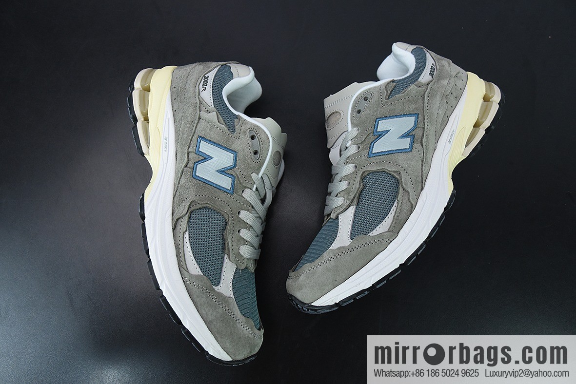 New Balance 2002 Vintage Casual Running Shoes M2002RDD