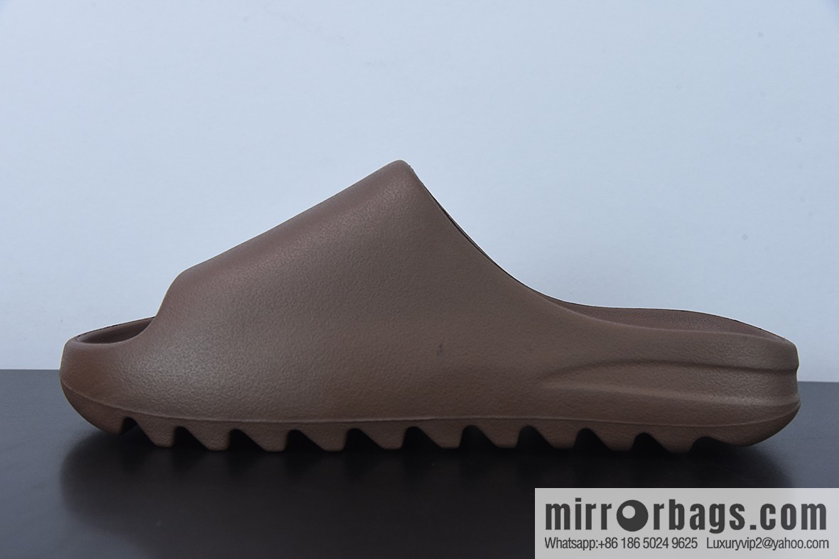 H06N2 Pure YEZY SLIDE Coconut Slippers Brown Bite Flower, Item No. GX6141
