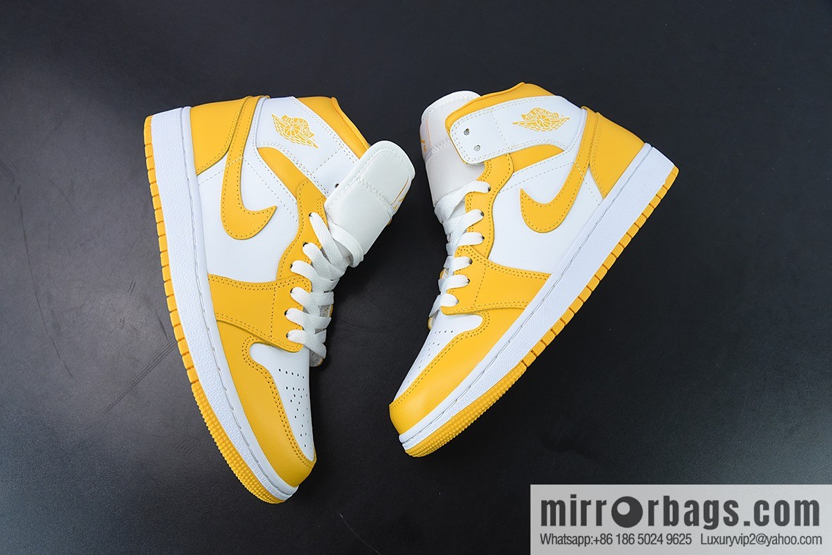 Air Jordan 1 Mid white and yellow, the same basketball shoes as Unisex in the middle series, item number: BQ6472-117