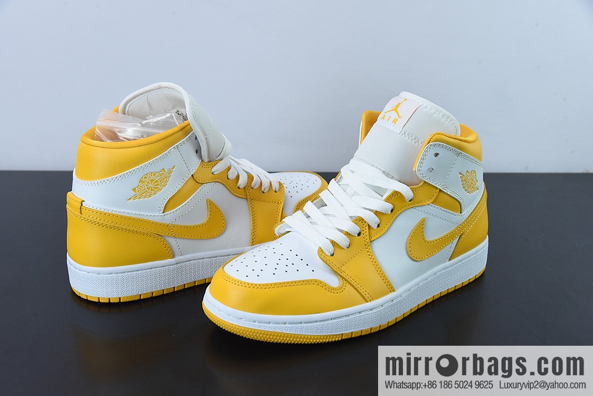 Air Jordan 1 Mid white and yellow, the same basketball shoes as Unisex in the middle series, item number: BQ6472-117