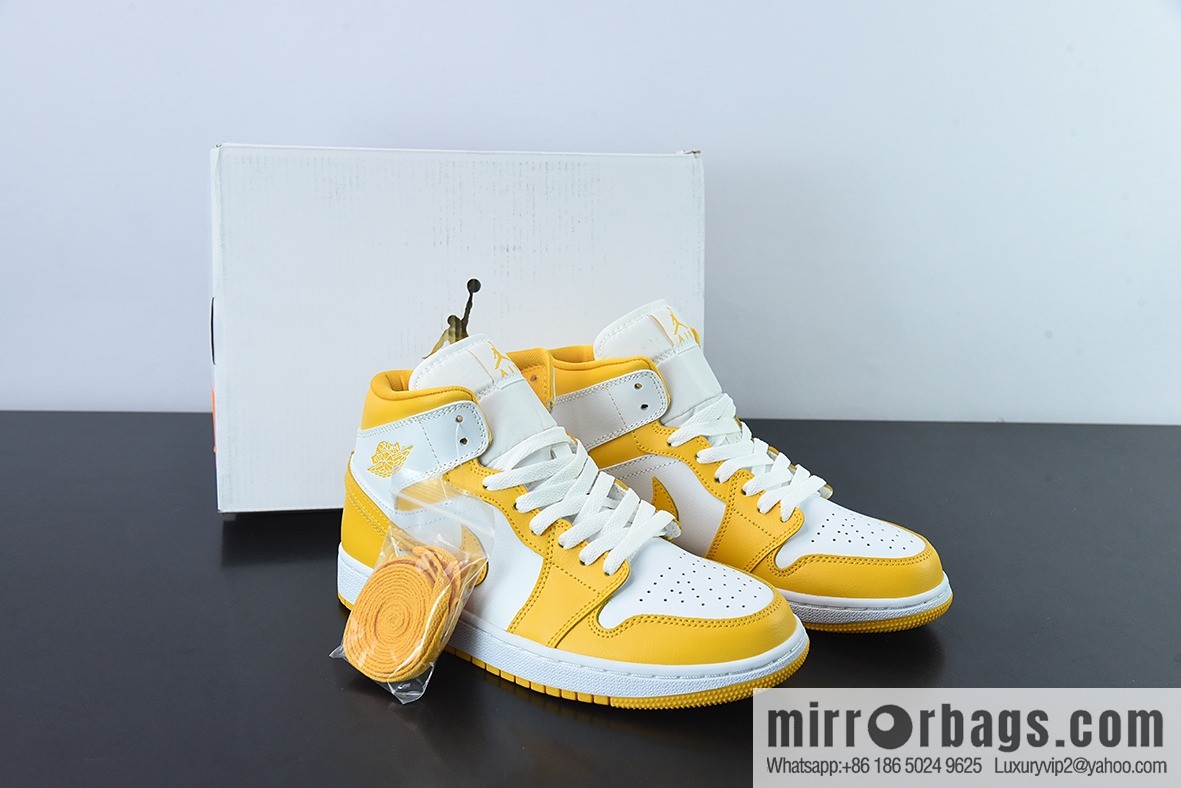 Air Jordan 1 Mid white and yellow, the same basketball shoes as Unisex in the middle series, item number: BQ6472-117