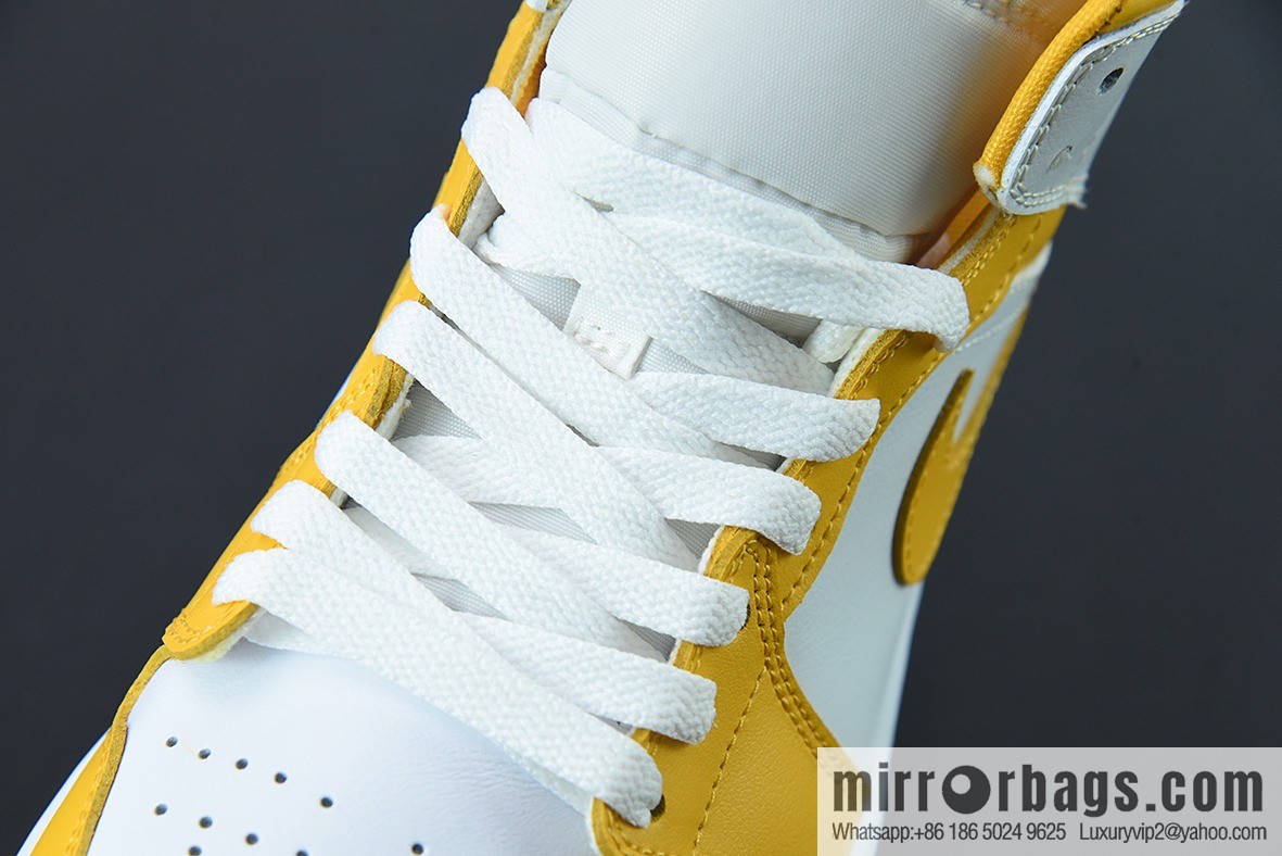 Air Jordan 1 Mid white and yellow, the same basketball shoes as Unisex in the middle series, item number: BQ6472-117