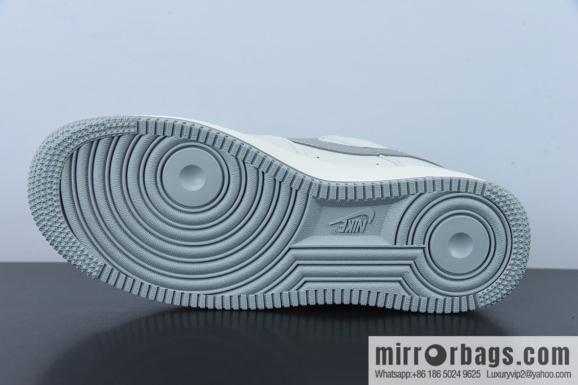 Undefeated x NK Air Force 1 Low Silver Air Force One Item Number: UN6695-288
