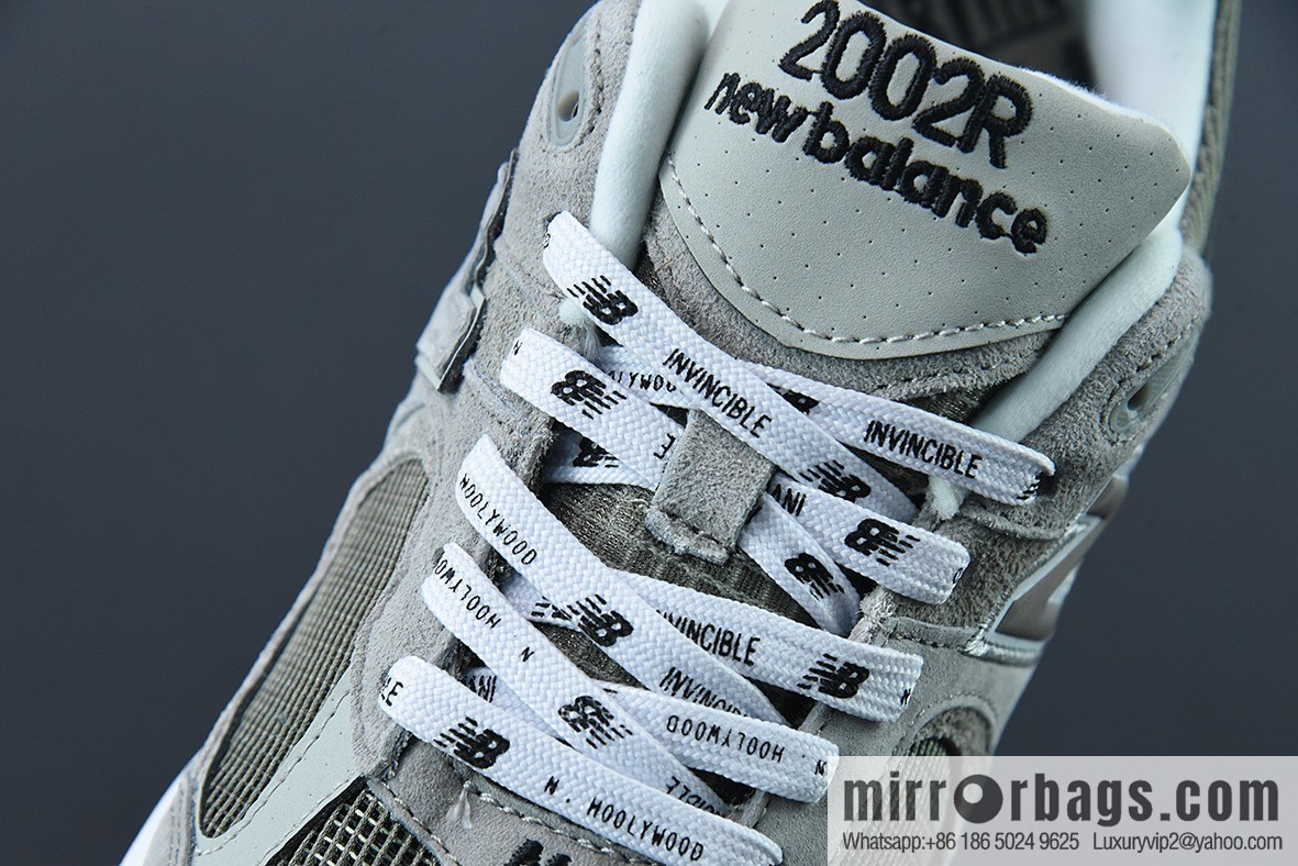 New Balance ML2002 Series Vintage Daddy Style Unisex Casual Shoes Couple Versatile Jogging Shoes Sports Men's Shoes Women's Shoes ML2002RV