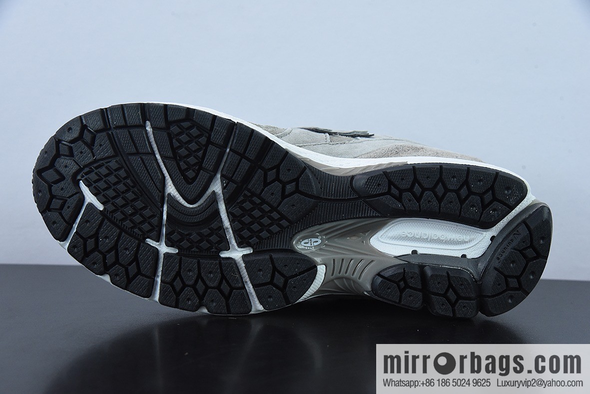 New Balance ML2002 Series Vintage Daddy Style Unisex Casual Shoes Couple Versatile Jogging Shoes Sports Men's Shoes Women's Shoes ML2002RV