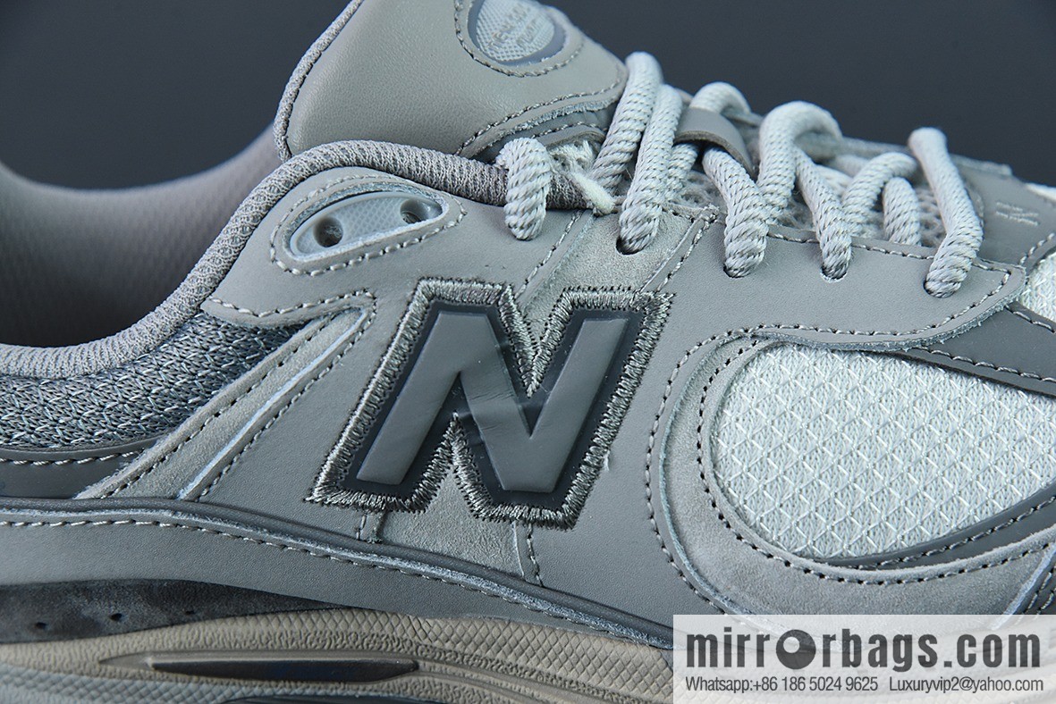 New Balance ML2002 Series Vintage Daddy Style Unisex Casual Shoes Couple Versatile Jogging Shoes Sports Men's Shoes Women's Shoes M2002RVC