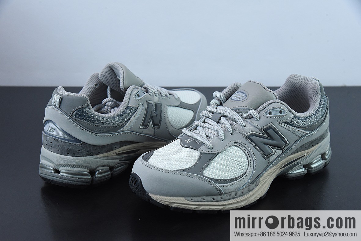 New Balance ML2002 Series Vintage Daddy Style Unisex Casual Shoes Couple Versatile Jogging Shoes Sports Men's Shoes Women's Shoes M2002RVC