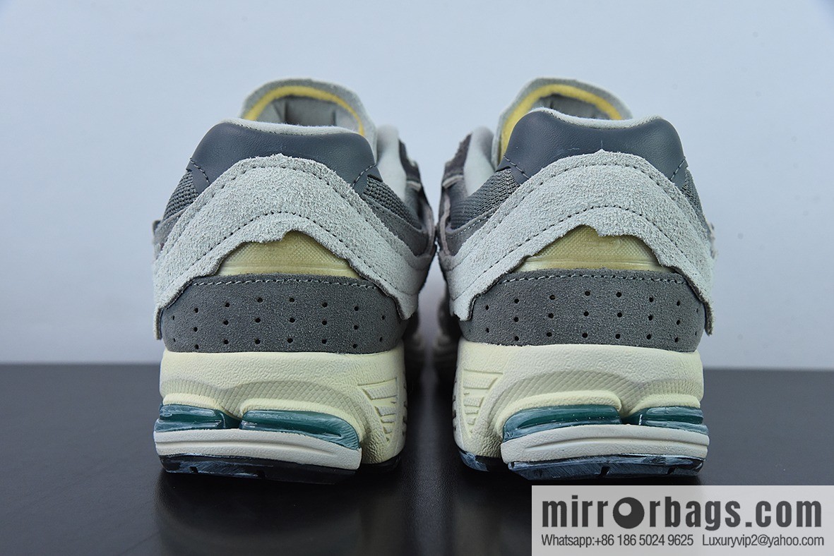 New Balance ML2002 Series Vintage Daddy Style Unisex Casual Shoes Couple Versatile Jogging Shoes Sports Men's Shoes Women's Shoes M2002RDA