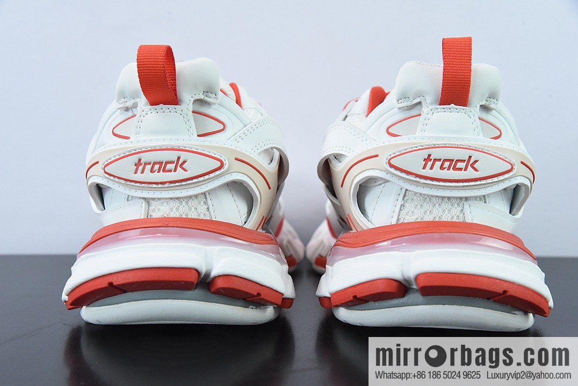 Balenciaga, three generations of 3.0 white and red Balenciaga, three generations of outdoor concept shoes