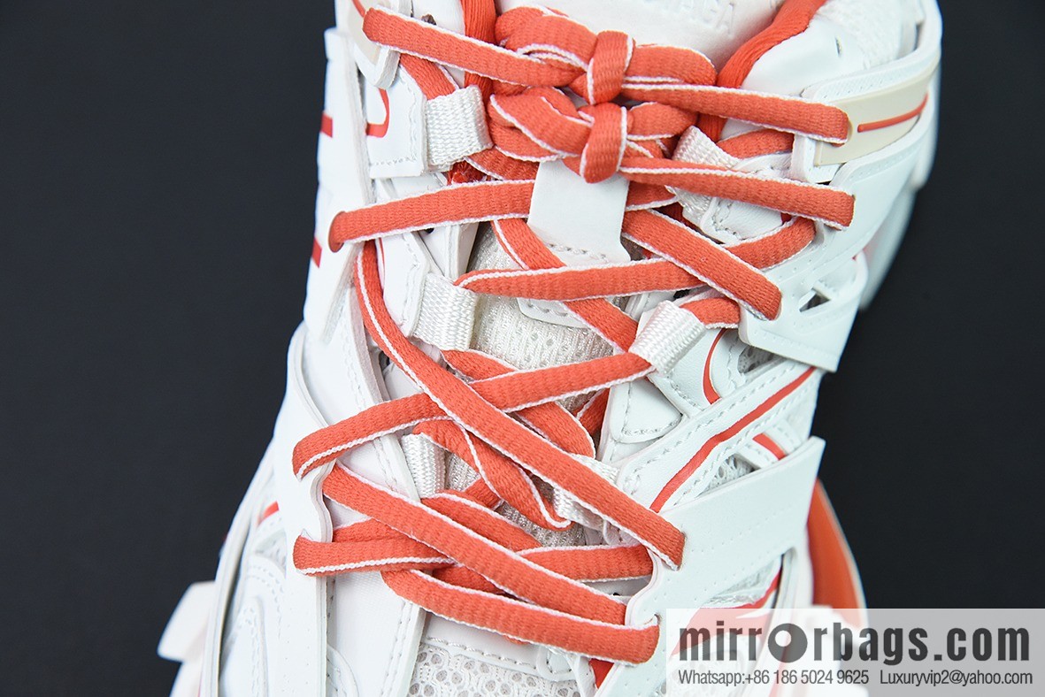 Balenciaga, three generations of 3.0 white and red Balenciaga, three generations of outdoor concept shoes
