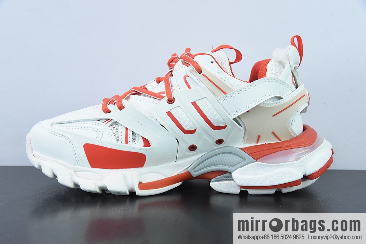 Balenciaga, three generations of 3.0 white and red Balenciaga, three generations of outdoor concept shoes