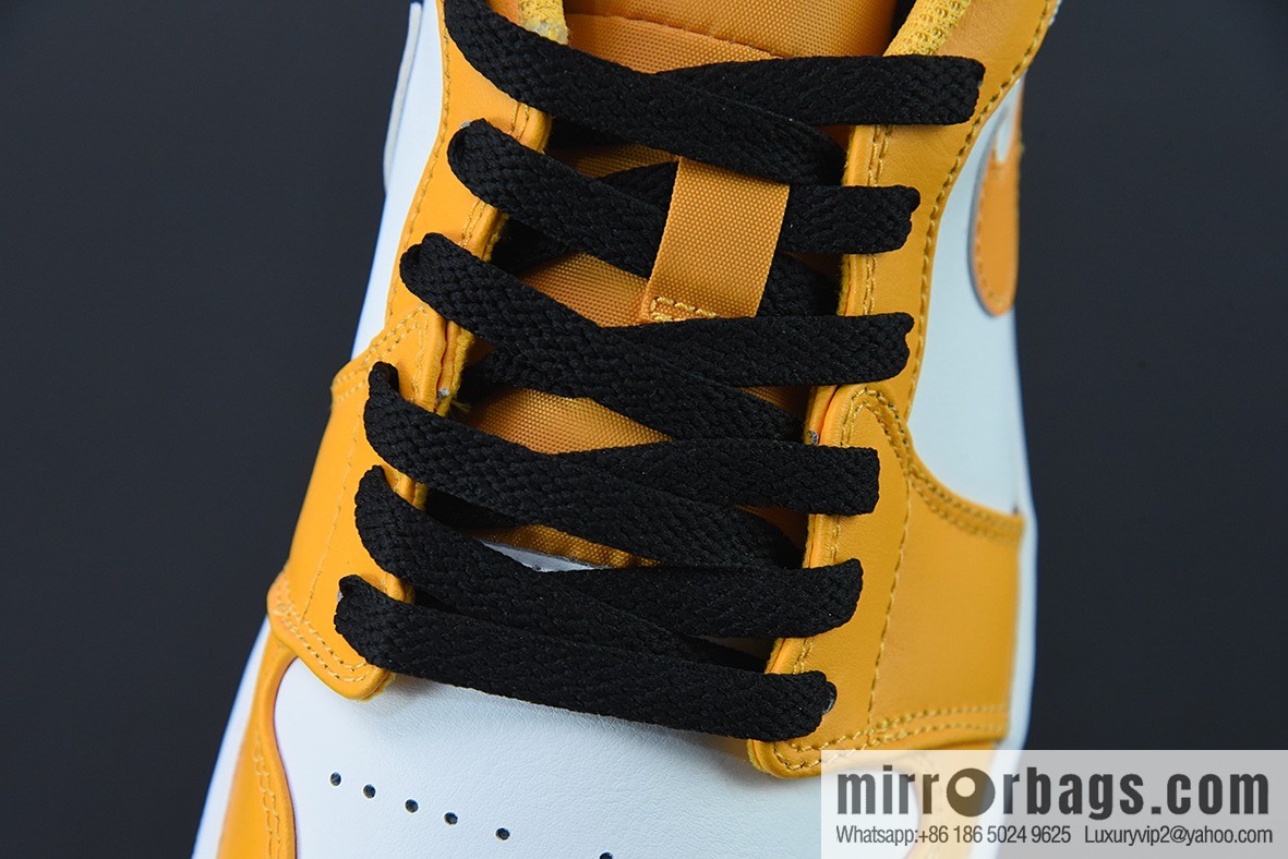 Air Jordan AJ1 Low Top Series, Black and White Yellow Taxi Low Top Casual Men's Board Shoes 553558-701