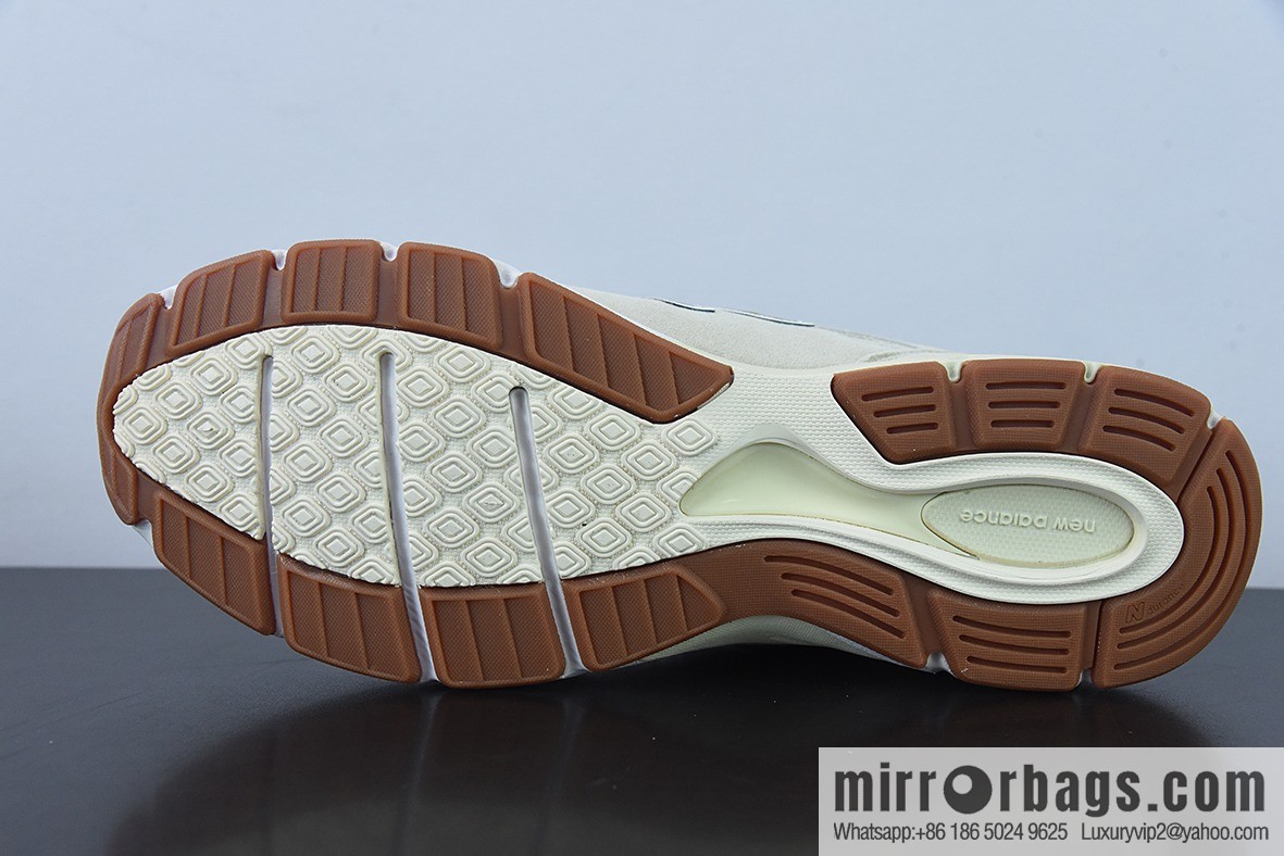 New Balance 990 V4 40th Anniversary Limited Red Label Grey Vintage Running Shoes, Item Number: M990AG4