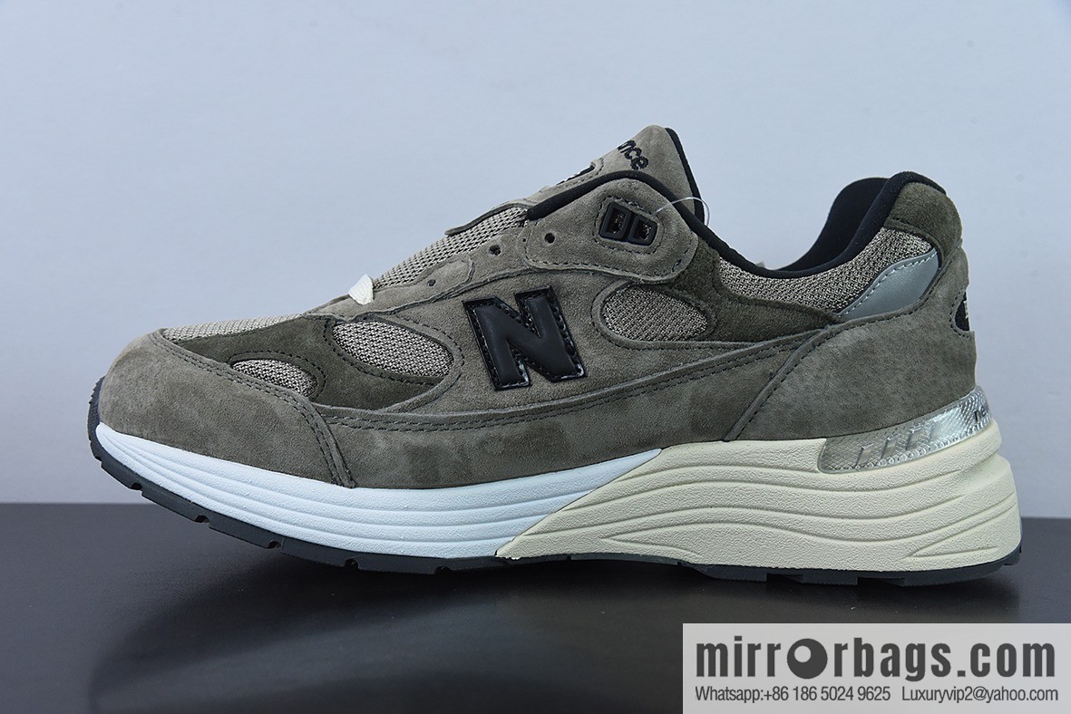 JJJJound x New Balance M992J2 joint president Vintage jogging shoes, black and gray